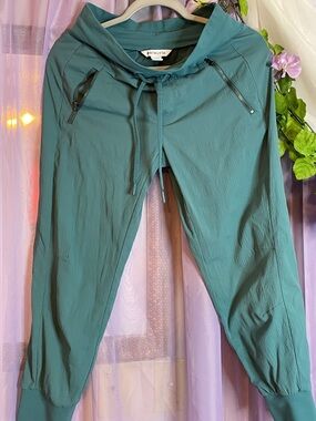 Athleta women Teal Green Performance Joggers